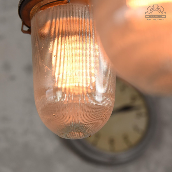 Radzieckie lampy industrialne z lat 80