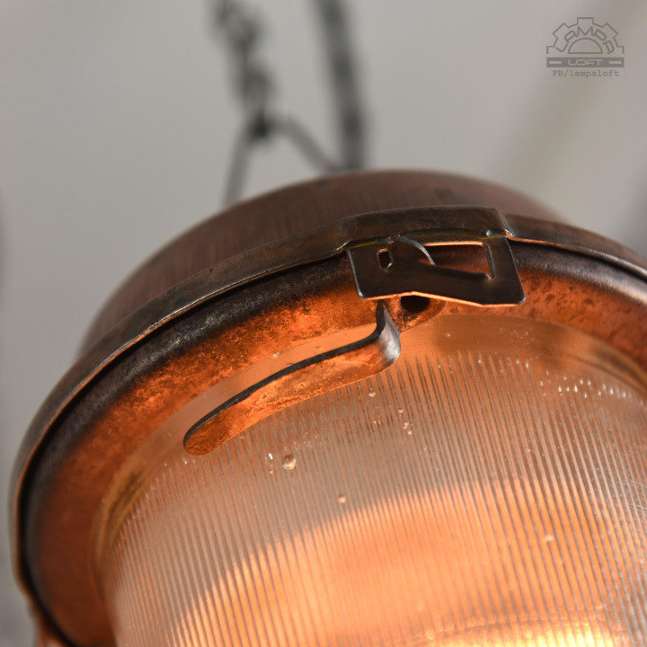 Radzieckie lampy industrialne z lat 80