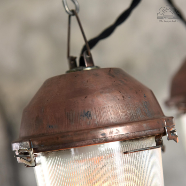 Radzieckie lampy industrialne z lat 80