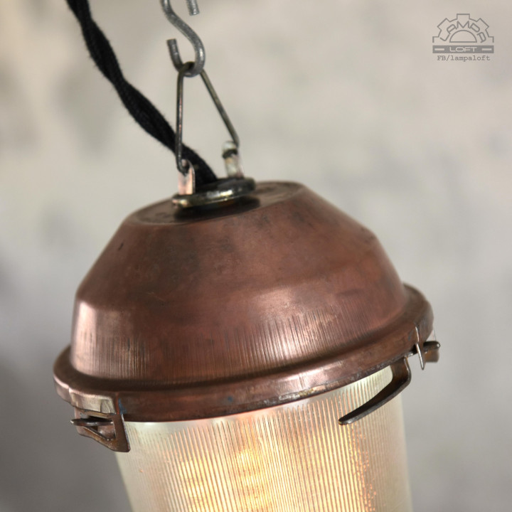 Radzieckie lampy industrialne z lat 80