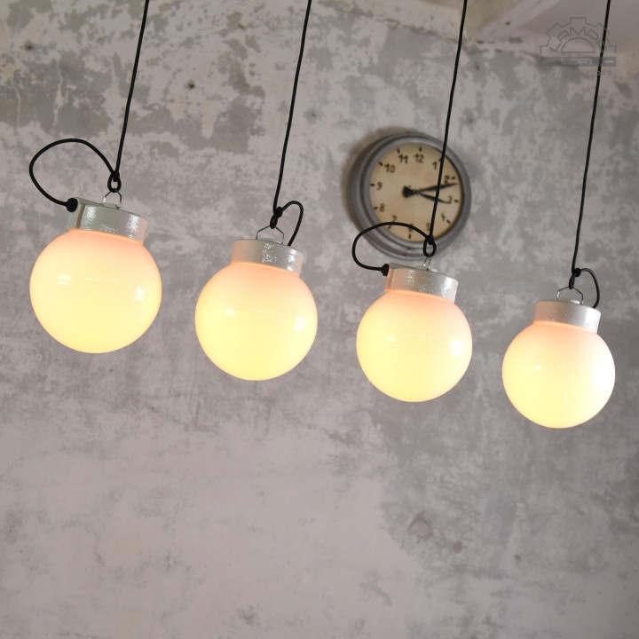Lampy porcelanowe z kloszem mlecznym