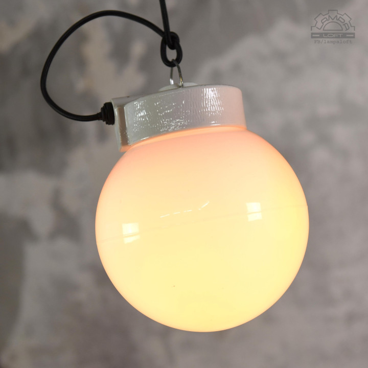 Lampy porcelanowe z kloszem mlecznym