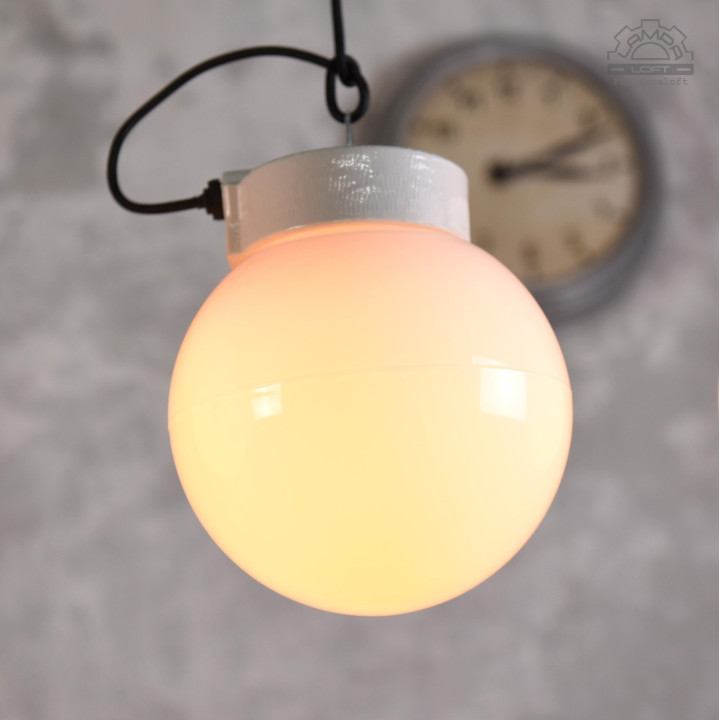 Lampy porcelanowe z kloszem mlecznym