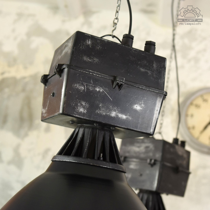 Bułgarskie lampy industrialne