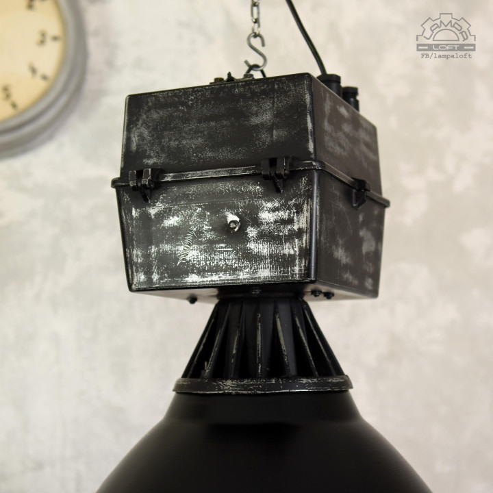 Bułgarskie lampy industrialne