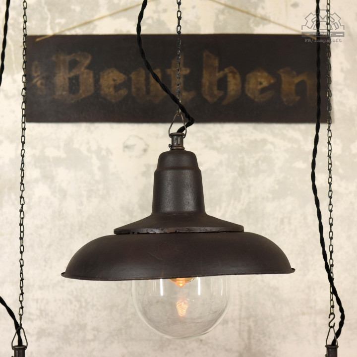 Lampa industrialna z lat 50'