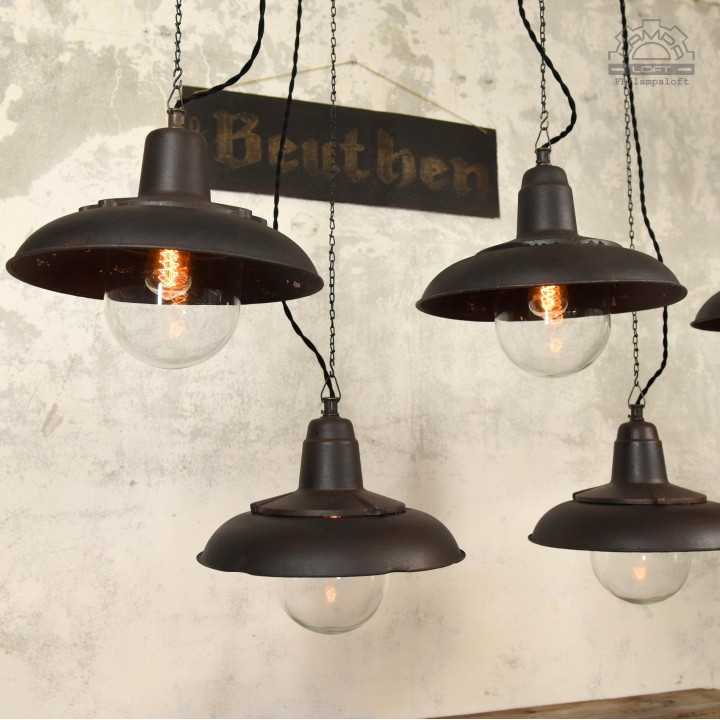 Lampa industrialna z lat 50'