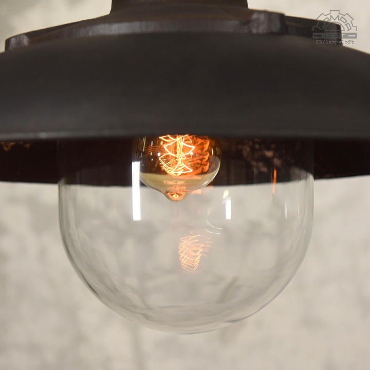 Lampa industrialna z lat 50'
