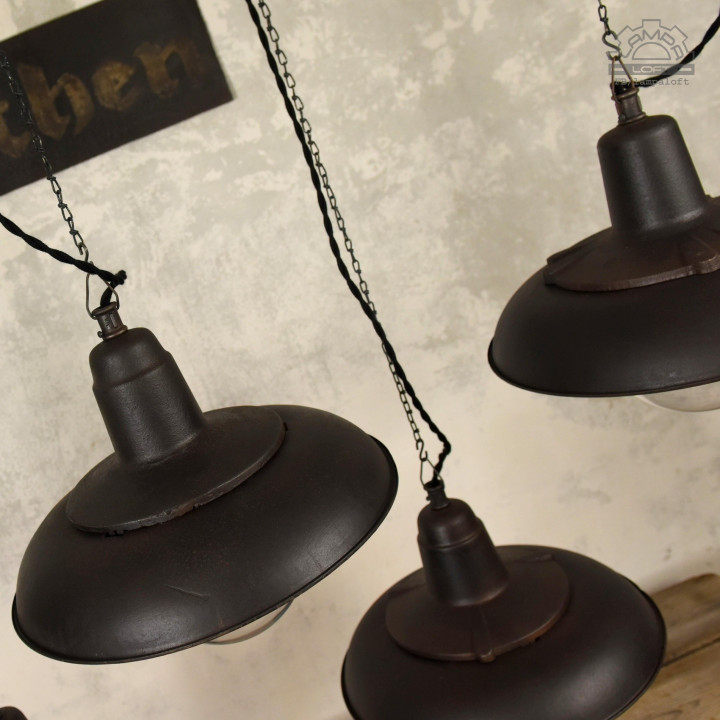 Lampa industrialna z lat 50'