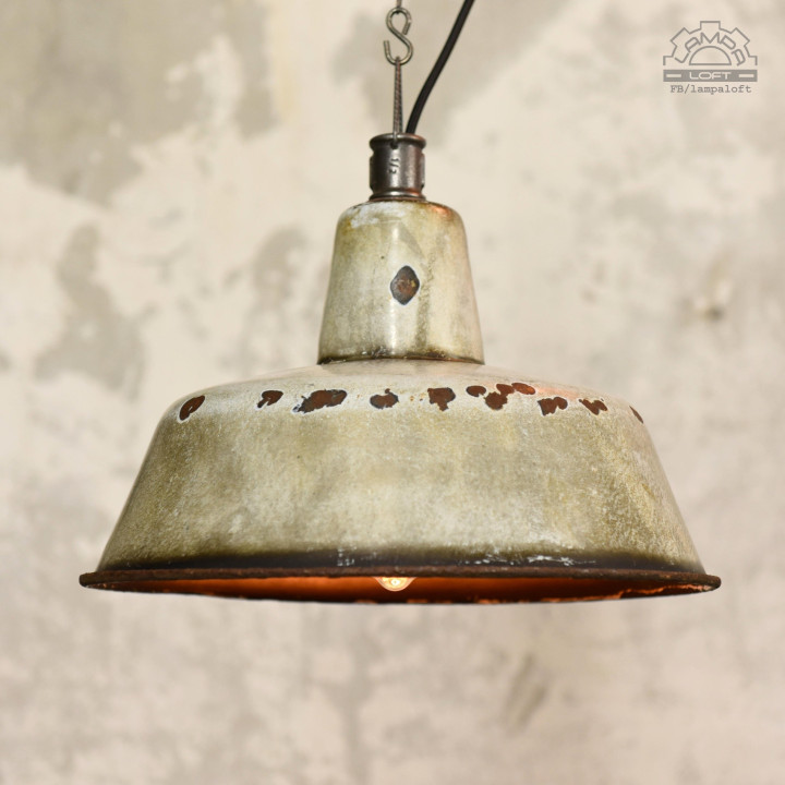 Lampy industrialne z serii OBs z zachowaną patyną