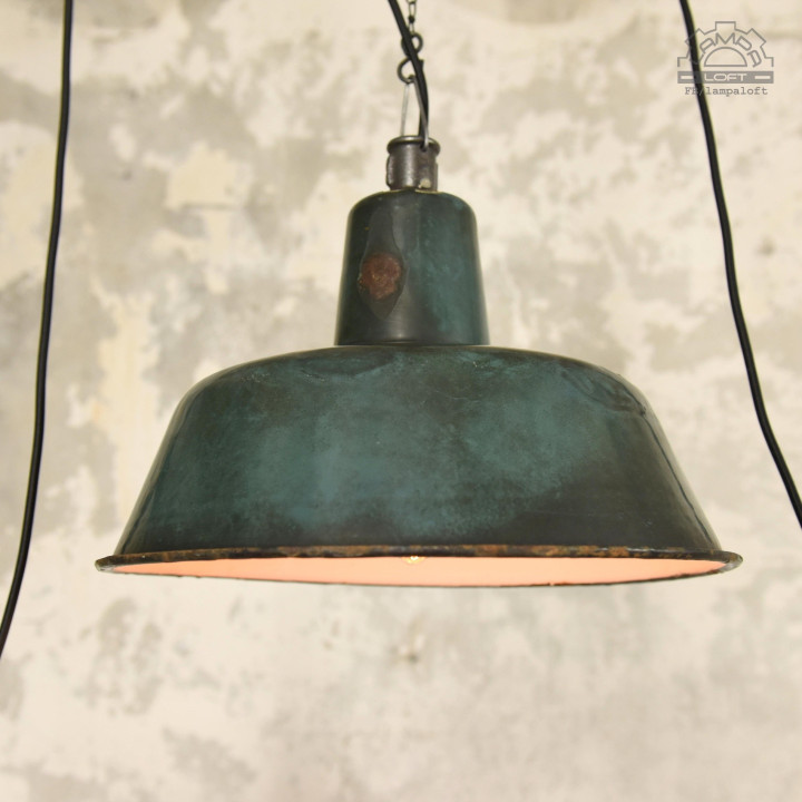 Lampy industrialne z serii OBs z zachowaną patyną