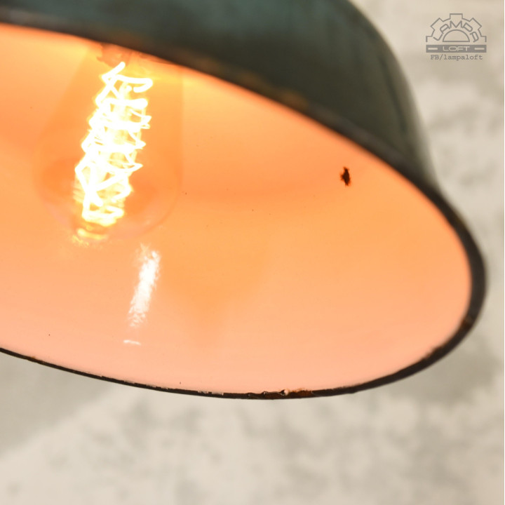 Lampy industrialne z serii OBs z zachowaną patyną