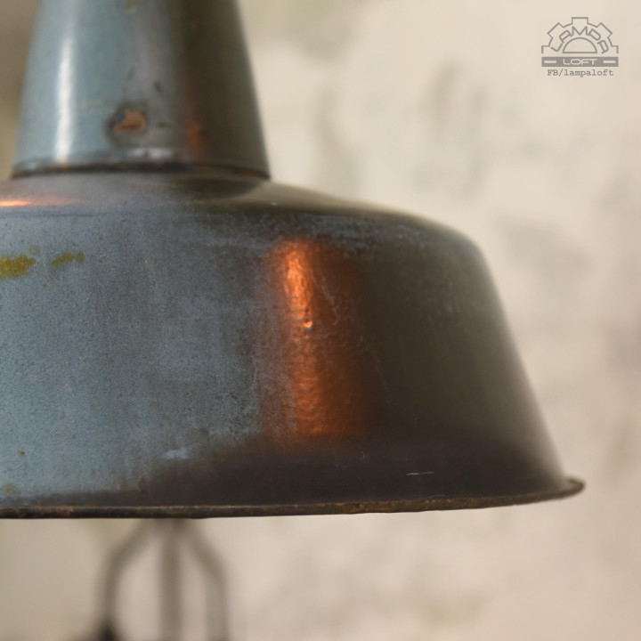 Lampy industrialne z serii OBs z zachowaną patyną
