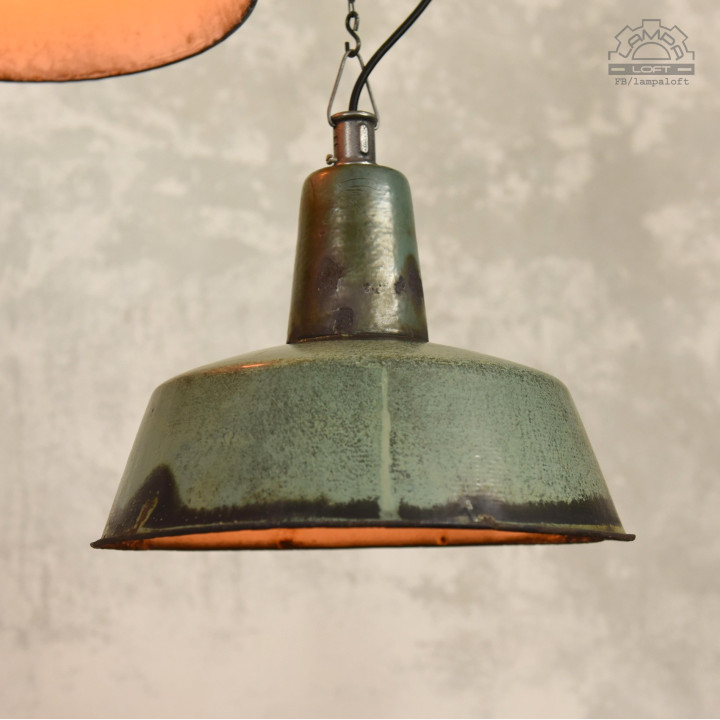 Lampy industrialne z serii OBs z zachowaną patyną