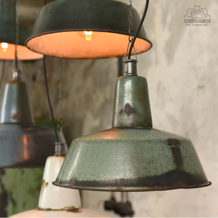 Lampy industrialne z serii OBs z zachowaną patyną