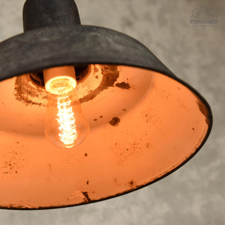 Lampa industrialna z lat 30'