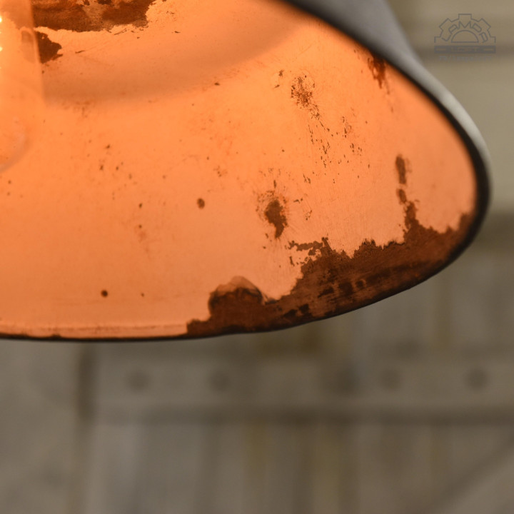 Lampa industrialna z lat 30'