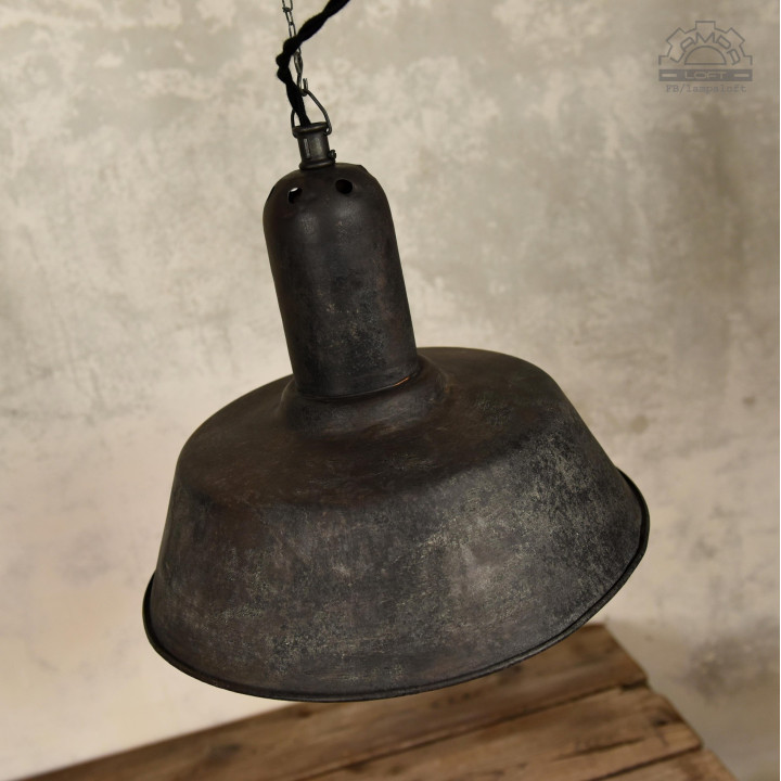 Lampa industrialna z lat 30'