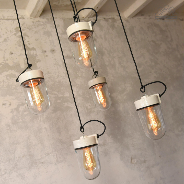Porcelanowe lampy z kloszem szklanym
