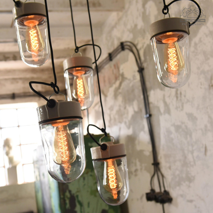 Porcelanowe lampy z kloszem szklanym