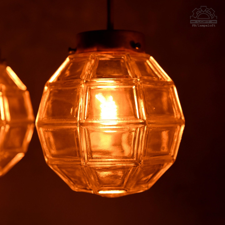 Lampa z kloszem szklanym