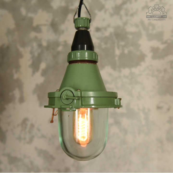 Lampy industrialne z 1982 roku