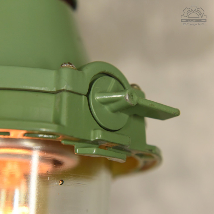 Lampy industrialne z 1982 roku