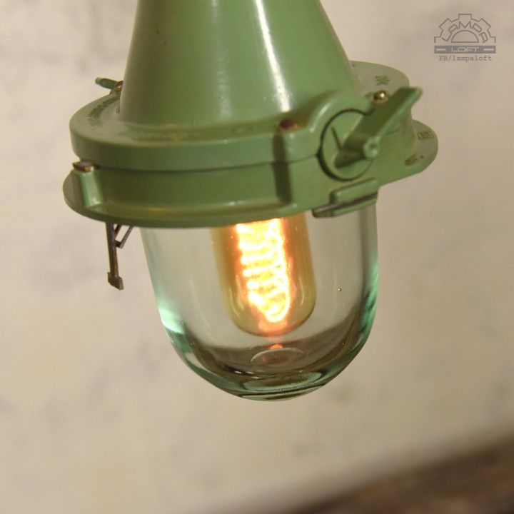 Lampy industrialne z 1982 roku