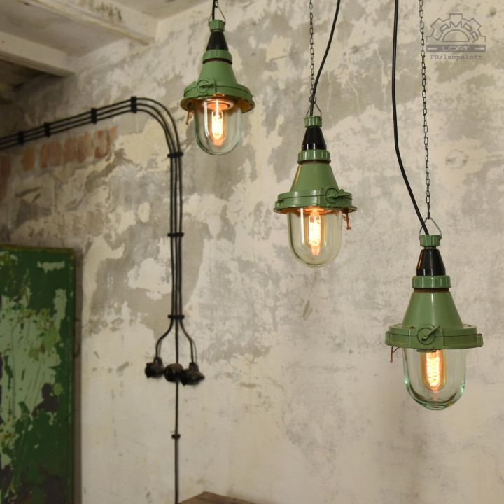 Lampy industrialne z 1982 roku