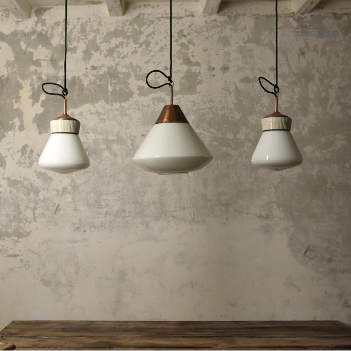 Lampa z kloszem opalowym w stylu Art Deco