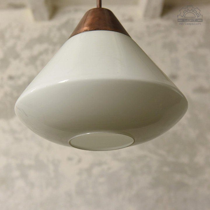 Lampa z kloszem opalowym w stylu Art Deco