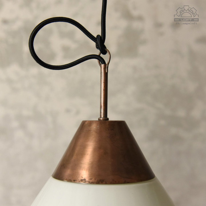 Lampa z kloszem opalowym w stylu Art Deco