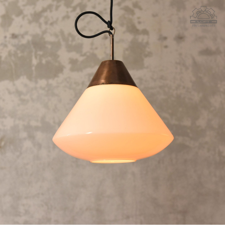 Lampa z kloszem opalowym w stylu Art Deco