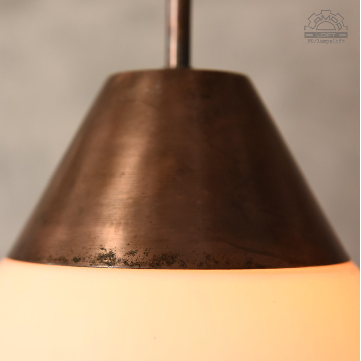 Lampa z kloszem opalowym w stylu Art Deco