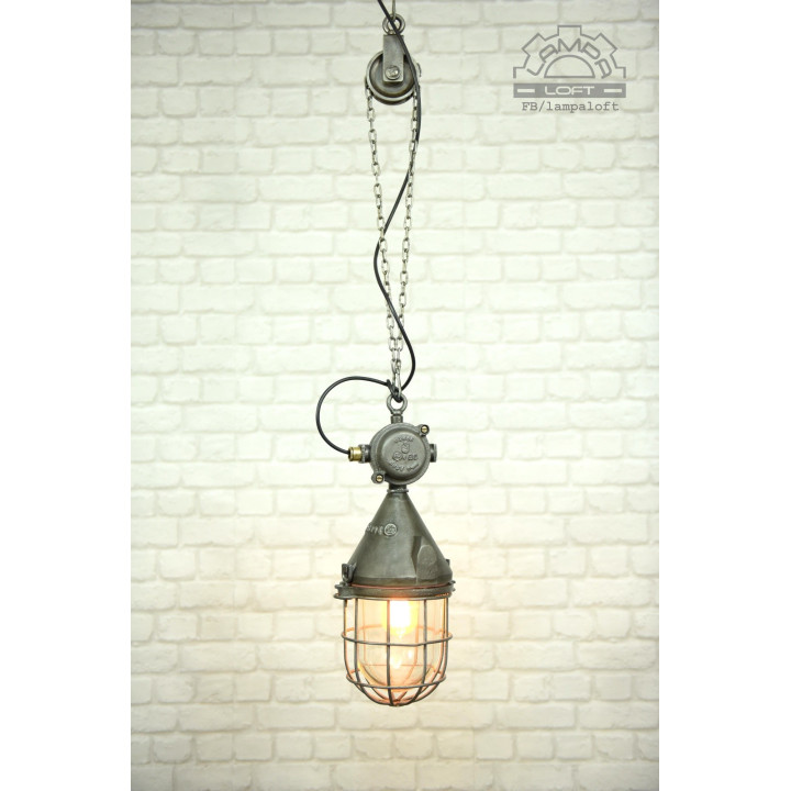 Niemiecka lampa industrialna z lat 50'