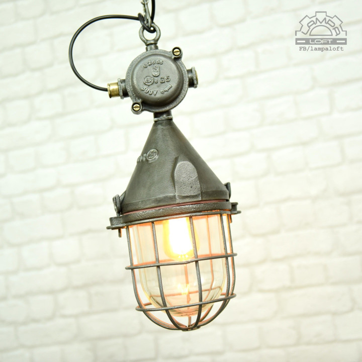Niemiecka lampa industrialna z lat 50'