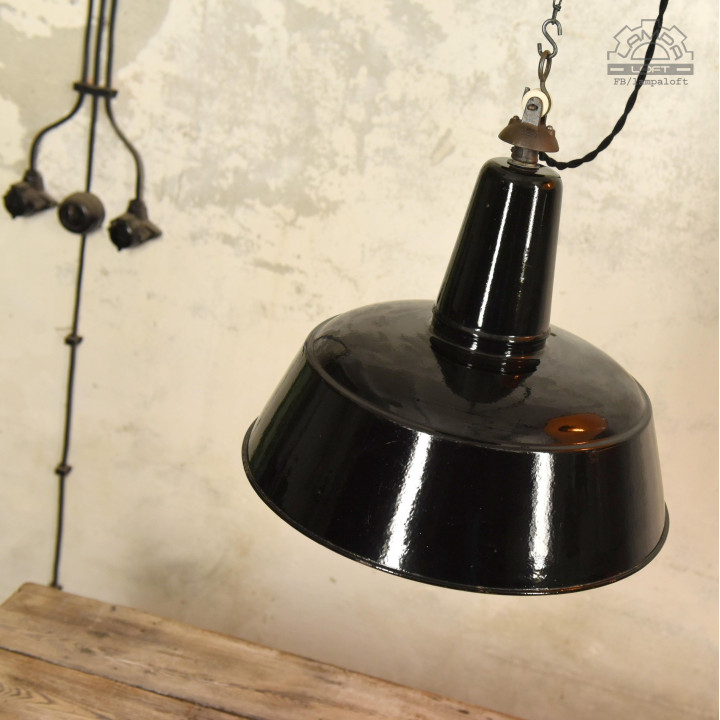 Emaliowane lampy industrialne Ebolicht z lat 30'