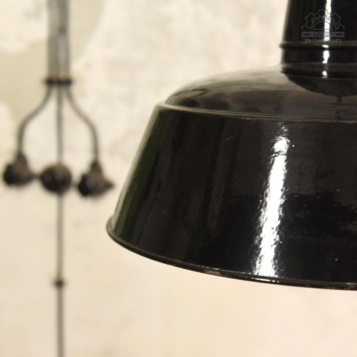 Emaliowane lampy industrialne Ebolicht z lat 30'