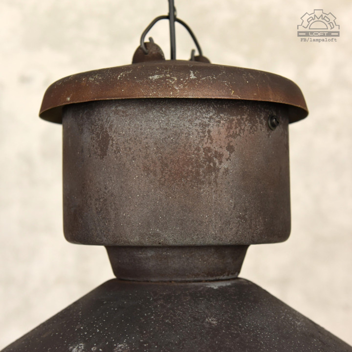 Lampa industrialna ORP-1 z 1965 roku.