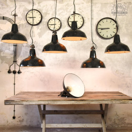 Emaliowane lampy industrialne Kandem z lat 30'