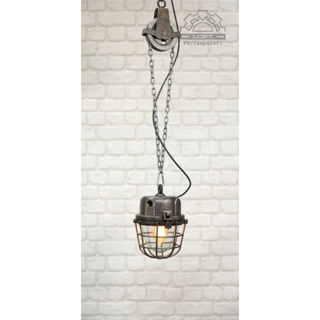 Żeliwna lampa przedwojenna