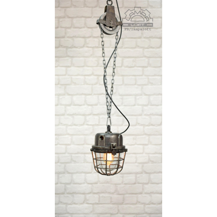 Żeliwna lampa przedwojenna