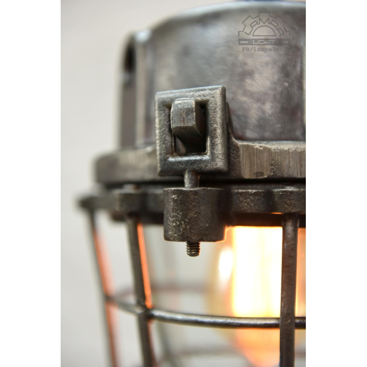 Żeliwna lampa przedwojenna