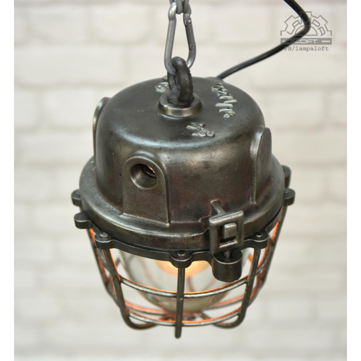 Żeliwna lampa przedwojenna