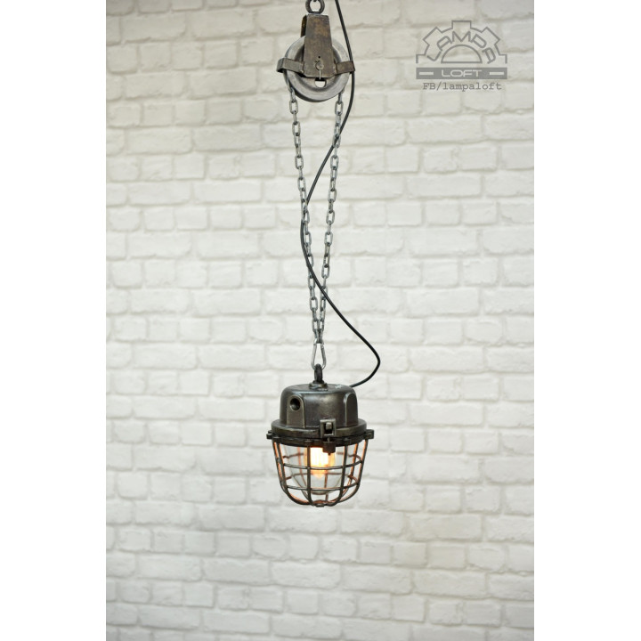 Żeliwna lampa przedwojenna
