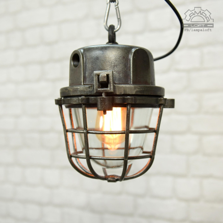 Żeliwna lampa przedwojenna