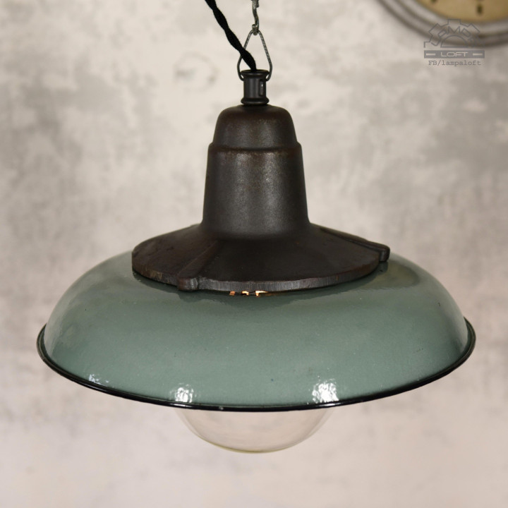 Lampy emaliowane ze starego młyna