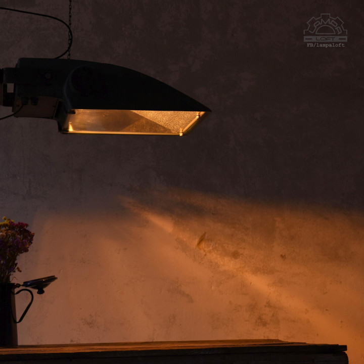 Ogromna lampa industrialna z lat 80'