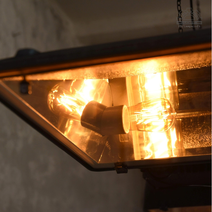 Ogromna lampa industrialna z lat 80'