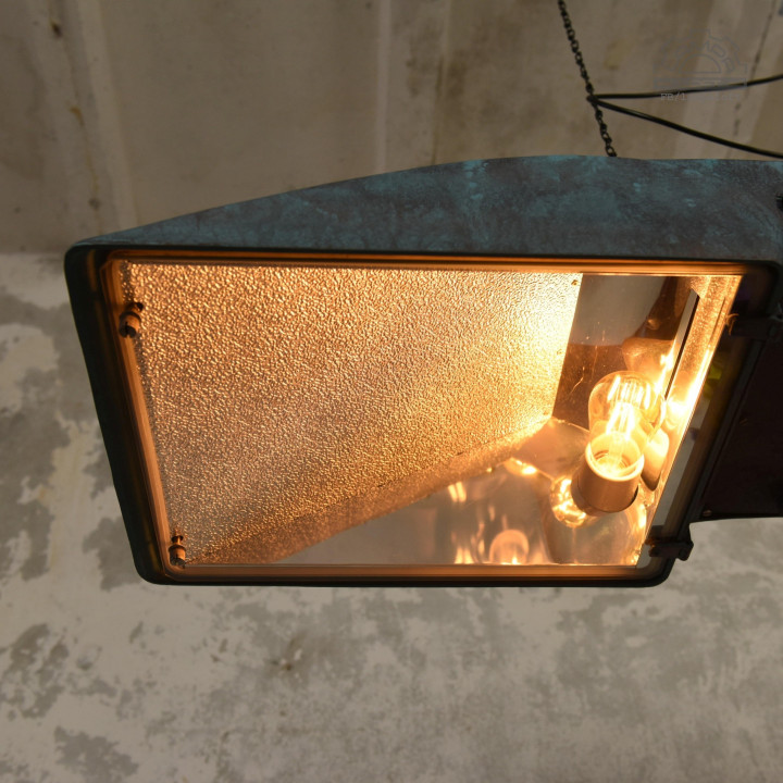 Ogromna lampa industrialna z lat 80'